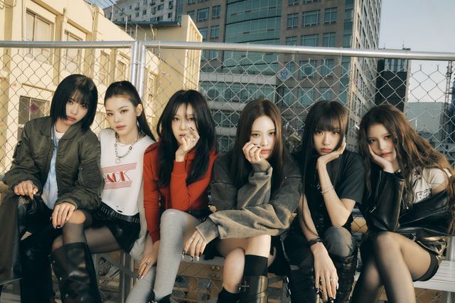 3월 마지막 날 공개된 새 노래 ‘사인’은 이즈나의 결성부터 깊이 관여했던 ‘걸그룹의 아버지’ 프로듀서 테디 또 그의 팀 손길을 거쳐 완성된 작품이다. 사진제공|웨이크원