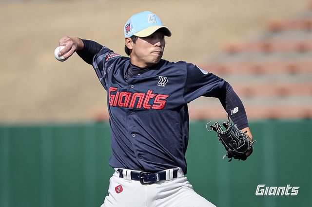 롯데 셋업맨 구승민이 지난달 28일 일본 미야자키 미야코노조구장에서 열린 지바롯데와 교류전 8회 구원등판해 힘차게 공을 던지고 있다. 사진제공｜롯데 자이언츠