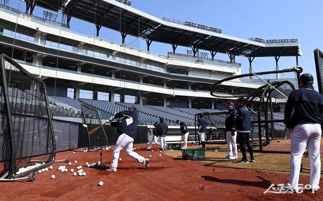 6일 대전한화생명볼파크에서 열린 자체 청백전에 앞서 훈련 중인 한화 선수들. 대전｜김민성 기자 marineboy@donga.com