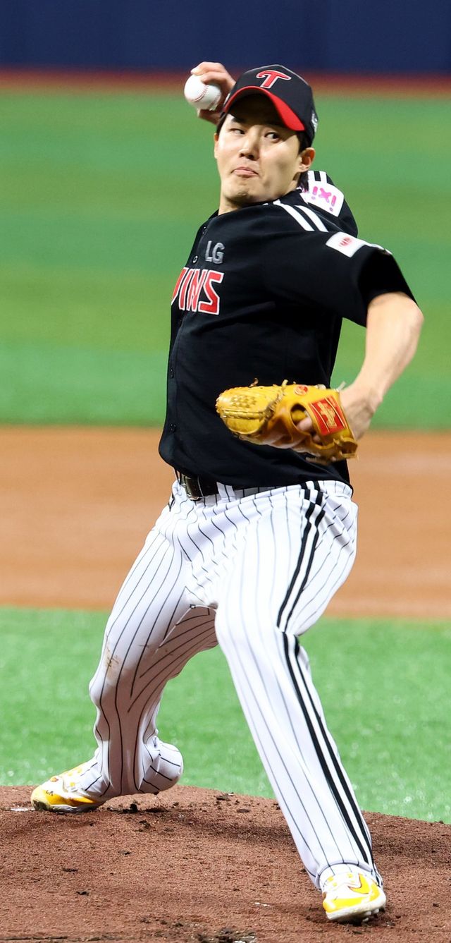 LG 트윈스 임찬규가 KBO 역대 10번째 무결점 이닝을 완성했다. 10일 고척 키움전에서 4회 야시엘 푸이그~이주형~박주홍을 모두 3구 삼진으로 돌려세웠다. 서울｜뉴시스