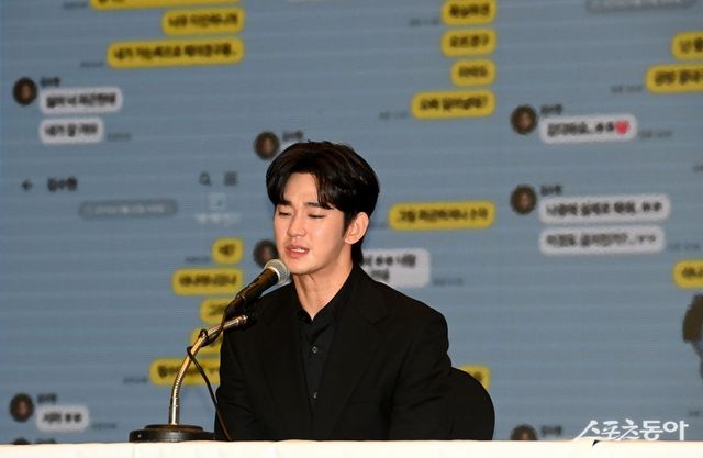 김수현 파문과 관련 해외 팬덤의 조직적 ‘구명 운동’이 눈길을 끈다. 국내를 위시로 대만 등 아시아 각국 ‘김수현 팬덤’이 연대해 글로벌 SNS를 매개로 김수현 지지가 요지인 각종 영상 및 메시지를 생산 전파하는것으로, 이를 국내 매체에도 이메일 등 형태로 소개하고 보도되길 희망하는 방식이다. 김종원 기자 won@donga.com