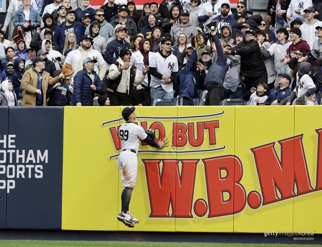 이정후의 홈런을 바라보는 애런 저지. 사진=게티이미지코리아