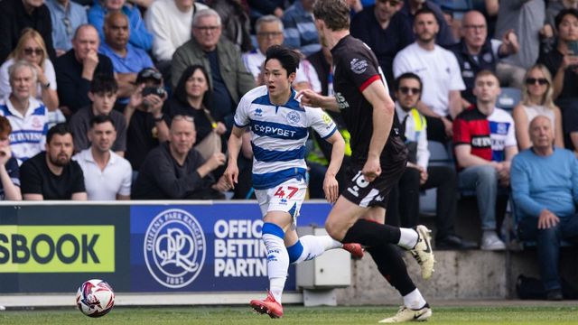 QPR 양민혁(가운데)이 13일(한국시간) 로프터스로드에서 끝난 브리스톨 시티와 홈경기 도중 드리블을 시도하고 있다. 사진출처｜QPR 홈페이지