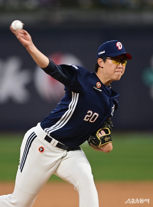 두산 김유성이 4경기에서 2패, ERA 9.90의 성적을 남기고 1군 엔트리에서 제외됐다. 이승엽 두산 감독은 그를 향해 “어리니까 못 던져도 된다는 생각은 일체 하지 않았으면 좋겠다”는 강한 메시지를 던졌다. 스포츠동아 DB