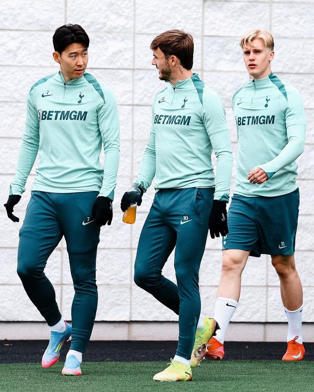 토트넘이 난데 없는 ‘스파이 상주설’로 뒤숭숭하다. 안 그래도 최악의 성적에 시달리고 있는 터라 이번 사태는 ‘안 풀리는’ 집안의 전형을 보여줬다고 볼 수 있다. 사진출처｜토트넘 SNS