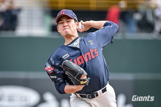 롯데 김진욱이 13일 사직 NC전에 선발등판해 공을 던지고 있다. 2026아이치-나고야아시안게임 출전을 노리는 김진욱에게는 올 시즌 기복을 줄이는 게 중요하다. 사진제공｜롯데 자이언츠