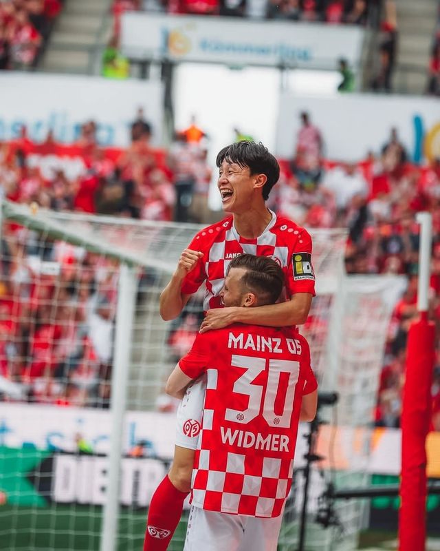 마인츠가 UCL 출전권을 향한 마지막 경쟁에 나섰다. 최근 팀 성적은 조금 부진하나 포기할 이유가 없다. 독일 분데스리가는 4위까지 UCL 티켓을 얻고, 5위는 유로파리그로 향한다. 이재성(위)은 물론 4위 이상을 바라본다. 사진출처｜마인츠05 SNS