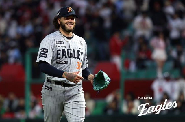 한화 외국인투수 코디 폰세는 류현진이 세운 KBO리그 역대 정규이닝 최다 17탈삼진을 넘고 싶어 한다.&nbsp;15일 인천 SSG전에 등판한 폰세. 사진제공｜한화 이글스