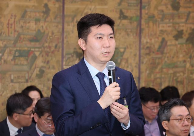 유승민 대한체육회장이 문화체육관광부 산하 스포츠윤리센터가 대한탁구협회에게 자신의 징계를 요구한 것과 관련해 해명했다. 16일 개인 SNS를 통해 “고의성은 없었지만, 내 불찰이다. 책임을 회피하지 않겠다”고 밝혔다. 뉴시스