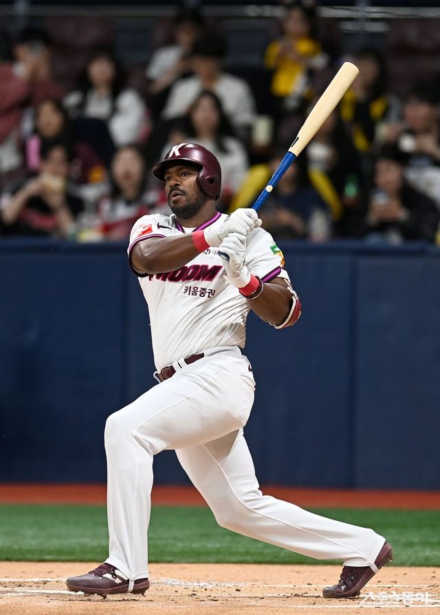 키움 푸이그는 4월 들어 극심한 부진에 빠졌다. 맹타를 휘두르던 지난달의 모습은 온데간데 사라졌다. 키움의 반등을 위해선 푸이그가 반드시 살아나야 한다. 스포츠동아 DB