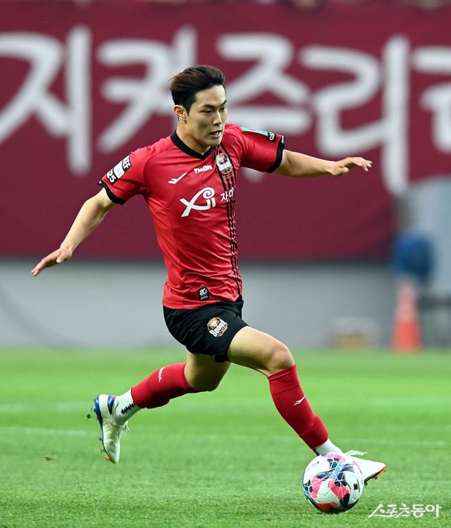 FC서울 강성진은 지난해 소속팀과 U-23 대표팀에서 극심한 성장통을 겪었다. 올해를 끝으로 U-22 쿼터 연령을 초과하게 되고, 내년엔 2026아이치·나고야아시안게임과 2026북중미월드컵 등 주요 국제대회를 앞두고 있다. 올해 성장통을 극복하면서 자신의 장점을 극대화 하겠다는 각오다. 스포츠동아DB