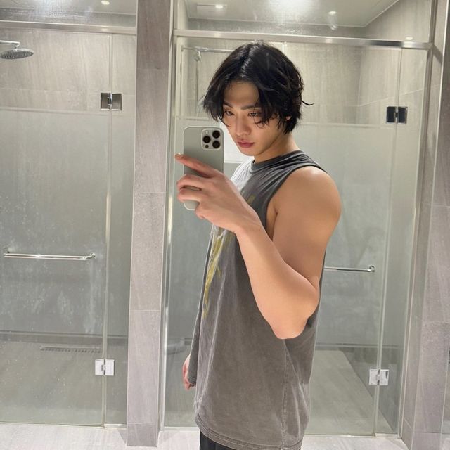 안효섭 SNS 캡처