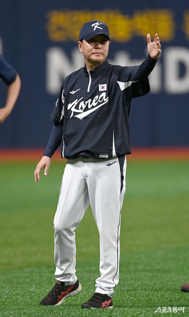 류지현 감독이 이끄는 한국야구대표팀이 11월 15·16일 이틀간 일본 도쿄돔에서 일본과 평가전을 치른다. 2026년 3월 열릴 WBC 1라운드에서 같은 조에 속한 일본의 전력을 탐색할 수 있는 기회다. 류 감독은 17일 열린 기자회견에서 “최상의 전력으로 평가전과 WBC에서 모두 좋은 성적을 내겠다”고 다짐했다. 스포츠동아 DB