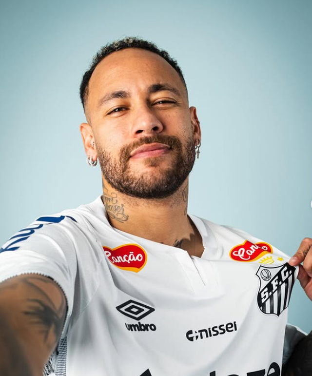 산투스 네이마르가 이번에도 부상에 발목을 잡혔다. 17일(한국시간) 브라질 어바노 칼데이라 경기장에서 벌어진 아틀레치쿠 미네이루와 2025 캄페오나투브라질레이루 세리에A 4라운드 홈경기에 선발 출전했지만, 왼쪽 허벅지를 다쳐 전반 34분 만에 교체됐다. 2026북중미월드컵 출전 가능성이 작아지고 있다. 사진출처｜산투스 SNS