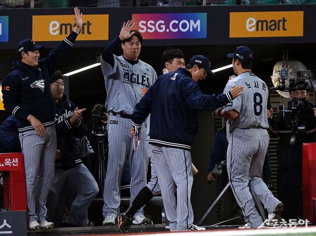 ‘2025 신한 SOL 뱅크 KBO리그’의 순위싸움이 무척 치열하다. 4월 14일부터 매 3연전이 끝날 때마다 1위 LG, 10위 키움을 제외한 나머지 팀들의 순위는 모두 요동쳤다. 8일 기준 10였던 한화는 2주만에 순위를 8계단이나 끌어올려 눈길을 끈다. 스포츠동아 DB