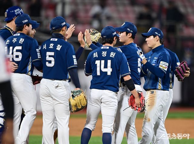 NC의 4월이 힘겹기만 하다. 선발진의 부진과 타선의 핵 박건우, 데이비슨의 연쇄 이탈로 경기력이 뚝 떨어졌다. 3월까진 3승4패로 잘 버텼지만, 4월 들어 힘에 부치는 모습이다. 스포츠동아 DB