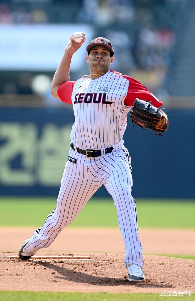 올해 새로 합류한 외국인투수 중 가장 인상적인 활약을 펼치고 있는 이는 LG 치리노스다. 5경기에서 모두 QS를 기록했고, 4승무패, 평균자책점 1.69, 35탈삼진, 8볼넷의 성적을 남겼다. 치리노스뿐 아니라 터커 데이비슨(롯데), 코디 폰세(한화), 콜 어빈(두산)의 활약도 돋보인다. 스포츠동아 DB