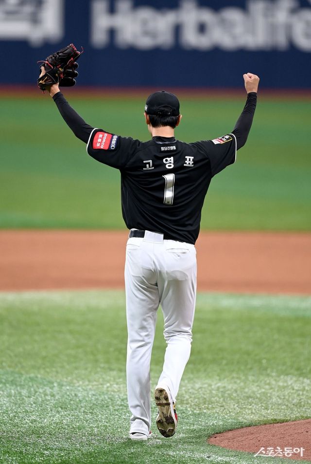 KT 고영표는 2021년부터 2023년까지 무려 63차례 QS를 기록했다. 지난 시즌 부상으로 18경기 등판에 그치며 아쉬움을 남겼지만, 올해 5경기 중 4차례 QS와 한 차례 완봉승을 기록하는 등 에이스다운 투구로 KT의 상승세를 견인하고 있다. 흔들림 없는 목표의식은 그를 버티게 하는 원동력이다. 스포츠동아 DB