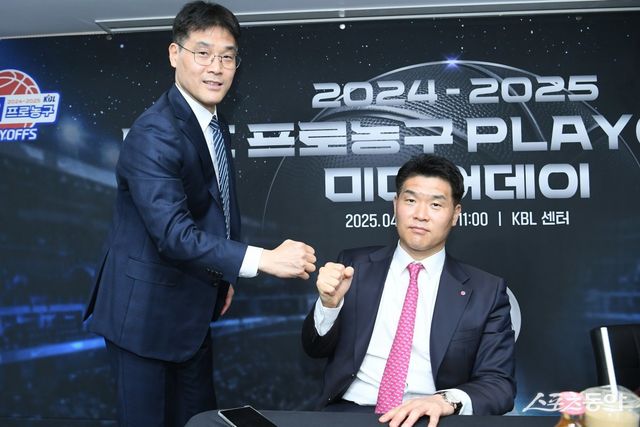 플레이오프 미디어데이 행사에 참석해 선전을 다짐하는 조동현 현대모비스 감독(왼쪽)과 조상현 LG 감독. 사진제공｜KBL
