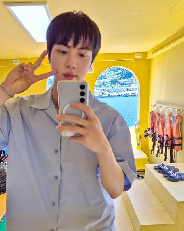 방탄소년단 진 SNS 캡처