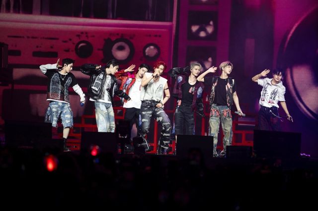 엔하이픈의 코첼라 공연이 종료 후에도 화제다. 엔하이픈과 코첼라를 합성한 신조어 ‘엔첼라’가 X(옛 트위터) 실시간 트렌드 검색어 1위에 등극해 글로벌 팬덤 ‘엔진’의 화력, 여기에 케이팝을 넘어 전 세계 톱티어로 엔하이픈의 ‘퀀텀 점프’를&nbsp;실감케 한다. 사진제공|빌리프랩