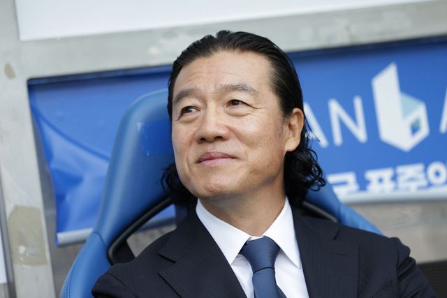 울산 김판곤 감독은 올 시즌 화력 고민이 깊다. 선수들간 손발이 아직 맞지 않고 있어, 공격수를 많이 투입하는 형태로 위기를 타개하려 한다. 선제골이 빨리 터진다면 지금의 부진도 금방 씻어낼 수 있을 것이라고 믿는다. 사진제공｜한국프로축구연맹