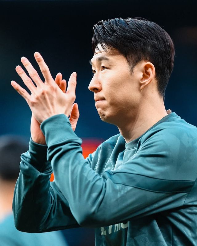 발 부상에서 회복 중인 토트넘 주장 손흥민의 컴백이 머지 않았다는 정황이 포착됐다. 영국 ‘프리미어인저리스’에 따르면 그는 27일 선수단에 복귀할 전망이다. 이대로라면 보되/글림트와 UEL 4강전을 앞둔 토트넘에게는 천군만마와 다름없다. 사진출처｜토트넘 홋스퍼 SNS