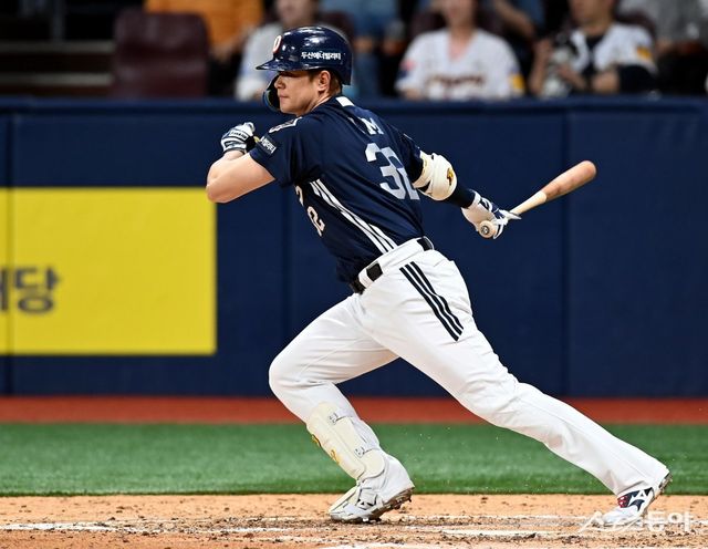 두산 김재환은 24일 고척 키움전에서 5타수 3안타 1홈런 5타점의 맹타를 휘두르며 팀의 9-2 승리를 이끌었다. 2군에서 조정기를 거친 뒤 3경기에서 타율 0.500(12타수 6안타)로 페이스가 좋다. 스포츠동아 DB