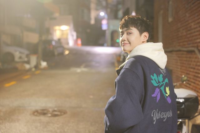 이런 ‘역조공’도 있다. ‘데뷔 2000일’ 그 긴 시간을 변함없이 함께 한 팬덤을 위해 거액의 자비를 들여 3곡의 ‘연가’(戀歌)를 만들었다. 그룹 업텐션 출신 가수이자 배우 이진혁이다. 사진제공|이진혁