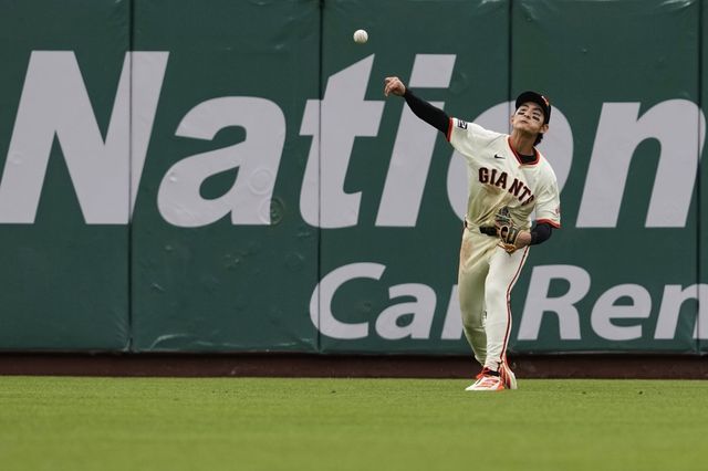 샌프란시스코 이정후가 28일(한국시간) 텍사스와 홈경기에서 5연속경기 안타 행진을 이어가는 동시에 보살까지 기록하며 팀의 3-2 승리를 이끌었다. 샌프란시스코(미 캘리포니아주)｜AP뉴시스