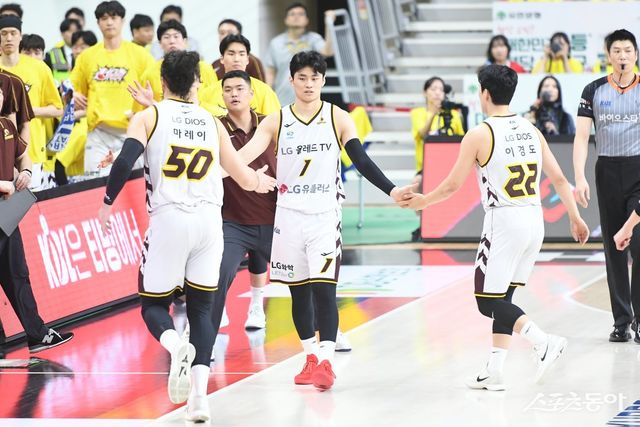 LG 마레이, 유기상, 이경도(왼쪽부터). 사진제공｜KBL