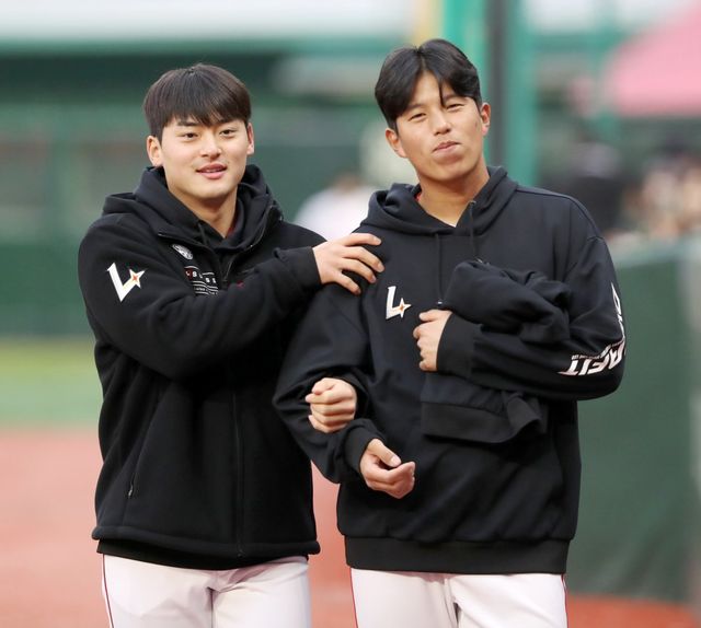 SSG 조병현(왼쪽)과 조형우. 사진제공｜SSG 랜더스