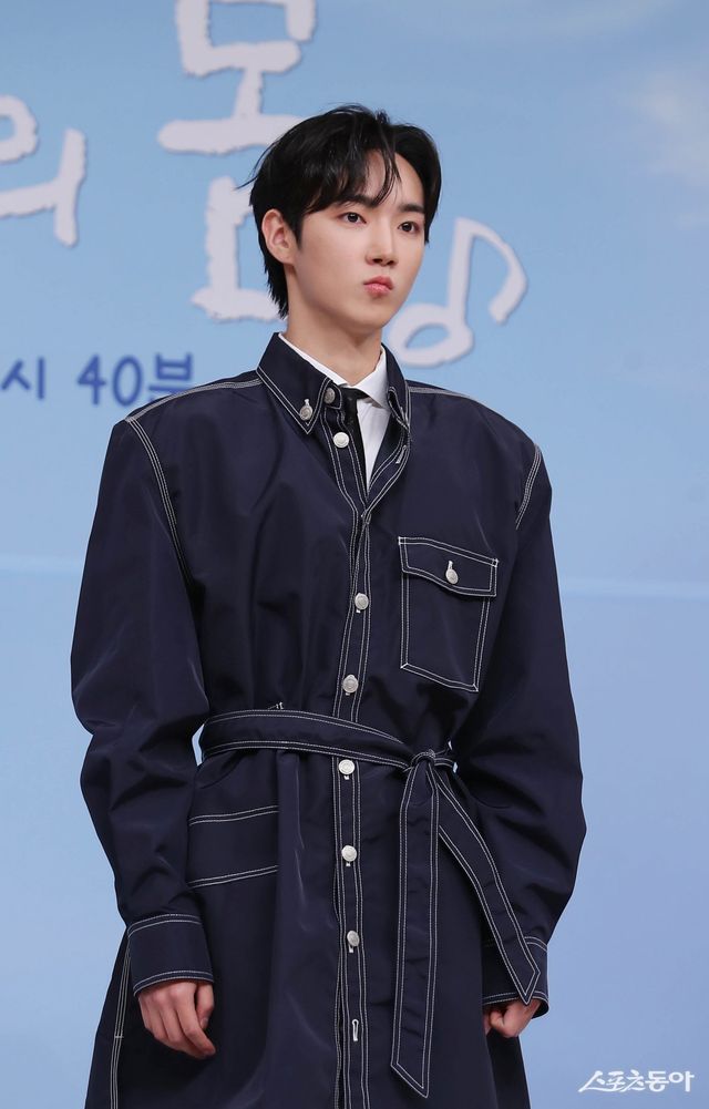 데뷔를 앞둔 신예 밴드 멤버가 SBS 드라마 그것도 타이틀롤로 먼저 팬들과 만난다. 행운의 주인공은 하유준. 5월 6일 첫 방송하는 SBS 새 수목드라마 ‘사계의 봄’ 주연을 맡았다. 그는 연내 데뷔 예정인 밴드 AxMxP 멤버다. 주현희 기자 teth1147@donga.com