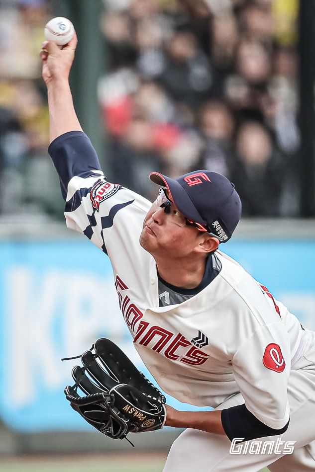 롯데 에이스 박세웅이 향상된 구위를 앞세워 다승 선두를 달리고 있다. 높아진 릴리스포인트에서 나오는 위력적 구위가 눈에 띈다. 사진제공｜롯데 자이언츠