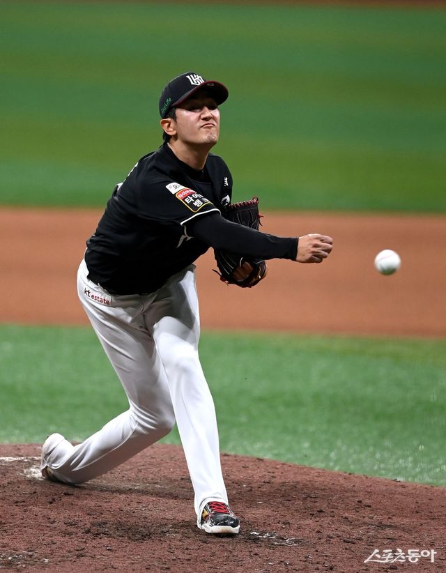 KT 고영표는 소형준, 원태인과 함께 ERA 부문 ‘톱5’에 올라있는 국내선수다. 4월 4경기에선 평균 8개의 삼진을 엮어내는 등 쾌조의 컨디션을 보이며 마운드에 힘을 보태고 있다. 스포츠동아 DB