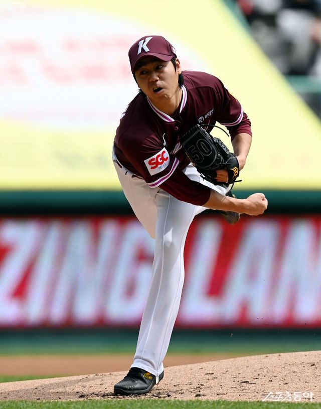 지난해 풀타임 선발로 처음 뛰었던 하영민이 올 시즌 키움 선발진을 지탱하고 있다. 홍원기 키움 감독도 “우리 팀에 굉장히 좋은 모습을 보여주고 있는 것”이라며 고마워했다. 스포츠동아DB