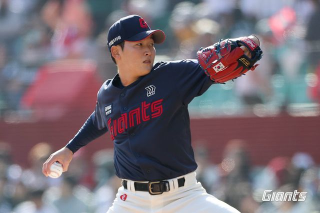 2월 스프링캠프 도중 팔꿈치 인대 미세손상으로 전열을 이탈했던 롯데 최준용의 복귀가 보이기 시작했다. 사진제공｜롯데 자이언츠