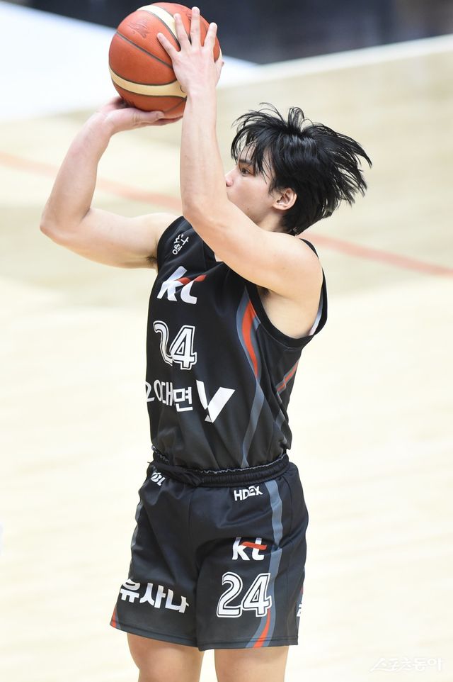 KT 조엘 카굴랑안은 1월 KBL에 데뷔했지만 꾸준한 활약을 펼쳐 신인왕 후보에 포함됐다. 팀 동료 박성재와 KT 구단 첫 신인왕 수상자 배출을 놓고 경쟁하는 중이다. 사진제공｜KBL