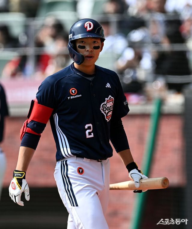 두산 베어스 김민석이 3일 1군 엔트리에서 제외됐다. 김민석은 1군 9경기에서 타율 0.167로 부진을 면치 못했다. 이승엽 두산 감독은 “실전과 연습을 병행하며 무너진 밸런스를 찾아야 한다”고 진단했다.