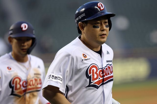 두산 양의지는 3일 잠실 키움전에서 시즌 첫 홈런을 결승포로 장식하고도 웃을 수 없었다. “창원NC파크에서 발생한 사고 때문에 마음이 무겁다”며 안타까움을 전했다. 사진제공｜두산 베어스