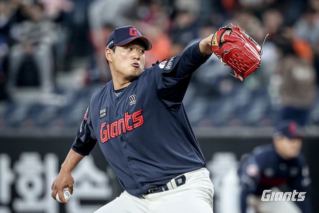 롯데 나균안이 3일 대전 한화전에 선발등판해 역투하고 있다. 사진제공｜롯데 자이언츠