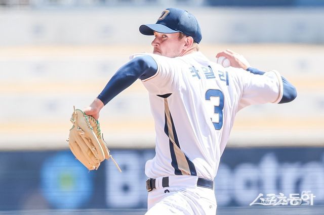 NC 라일리는 강속구 투수로 기대를 모았지만, 첫 3경기에서 기대만큼 활약을 보여주지 못했다. 그의 짝 로건이 전 경기 6이닝을 소화하며 버티고 있는 상황이라 라일리의 부진이 더욱 아쉽다. 사진제공ㅣNC 다이노스