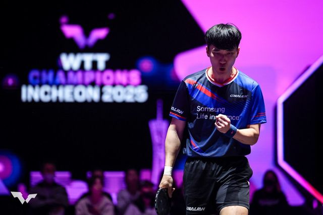 이상수가 6일 인천 인스파이어 아레나에서 벌어진 샹펑(중국)과 WTT 챔피언스 인천 2025 대회 마지막 날 남자단식 결승 도중 득점한 뒤 포효하고 있다. 아쉽게 샹펑에 0-4로 패해 우승에 닿지 못했지만, 한국선수로는 이 대회 첫 입상에 성공했다. 사진제공｜WTT