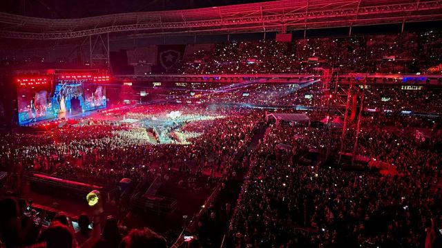 스트레이 키즈는 1일 브라질 리우데자네이루 스타디움 ‘에스타디오 니우통 산투스’에서 월드투어 ‘도미네이트’(dominATE)를 개최했다. 이들을 보기 위해 모인 현지 관객 수는 무려 5만5000명으로 추산됐다. 사진제공|JYP엔터테인먼트