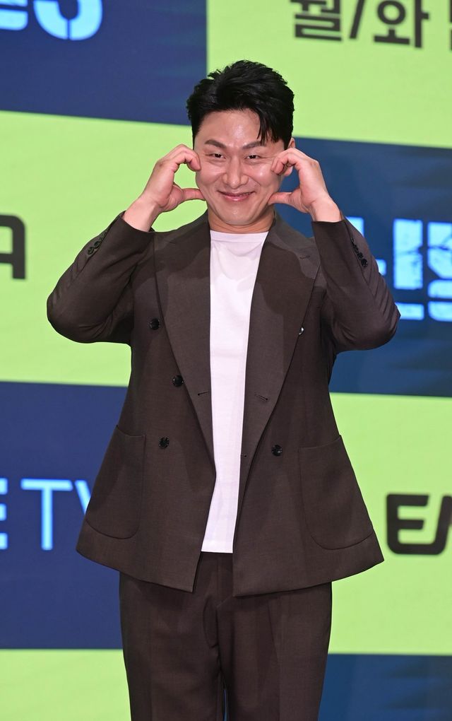 배우 오대환이 7일 서울 구로구 신도림디큐브시티 더세인트에서 열린 지니TV 오리지널 드라마 ‘신병3’ 제작발표회에서 포즈를 취하고 있다. 주현희 기자 teth1147@donga.com