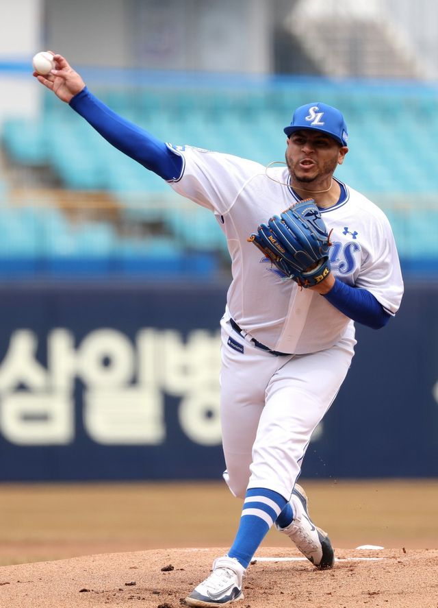 삼성 후라도는 올 시즌 3경기에서 모두 퀄리티스타트를 기록하며 안정감을 보여주고 있다. 승운이 따르지 않았지만, 그의 능력치를 보여주기에는 부족함이 없다. 뉴시스