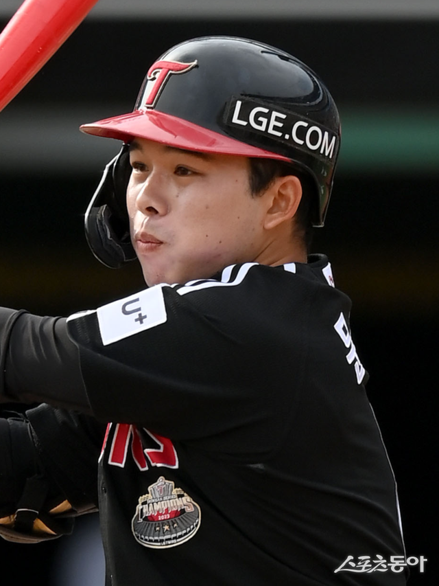 선두 LG가 완전체를 바라본다. 주전 외야수이자 테이블세터의 일원인 문성주가 9일 고척 키움전을 앞두고 1군 엔트리에 등록될 예정이다. 스포츠동아DB