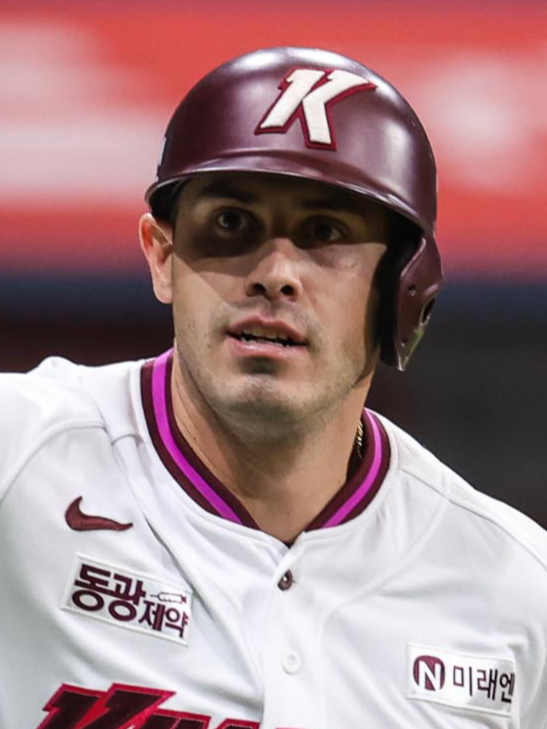 키움 외국인타자 루벤 카디네스가 8일 아내의 출산 소식을 듣고 미국행 비행기에 올랐다. 홍원기 감독은 “건강히 출산하는 것 보고 기쁜 마음으로 돌아오라”고 전했다. 사진제공｜키움 히어로즈