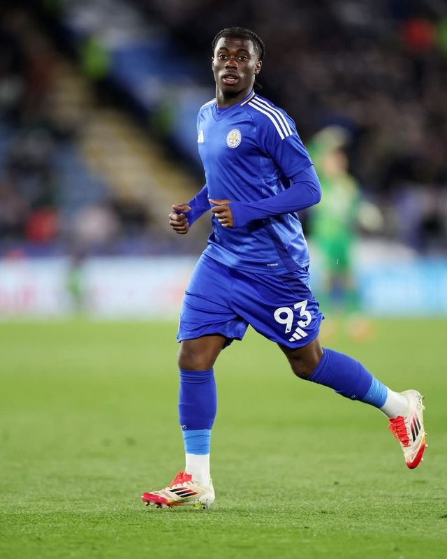 레스터시티 제레미 몽가가 8일(한국시간) 영국 레스터에서 열린 뉴캐슬과 EPL 31라운드 홈경기에서 후반 29분 15세 271일의 나이에 교체 출전했다. EPL 역사상 2번째로 어린 나이에 성인 최고의 무대에서 뛰는 영광을 얻었으나 레스터시티는 최근 리그 무득점 8연패로 챔피언십 강등이 임박했다. 사진출처｜레스터시티 SNS