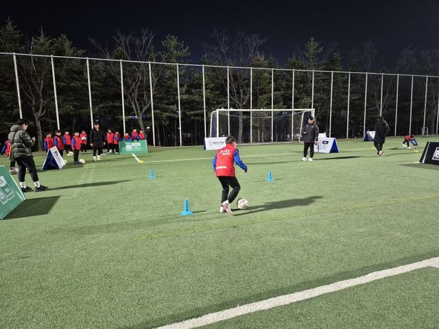 KFA는 국제 경쟁력 강화와 저변 확대를 위해 지난해 3월부터 유소년 기량 인증 프로그램인 ‘KFA 챌린지’ 사업을 본격 시행 중이다. 사진은 KFA 챌린지에 참여하고 있는 경기 PEC스포츠아카데미 유소년 선수들. 사진제공｜대한축구협회